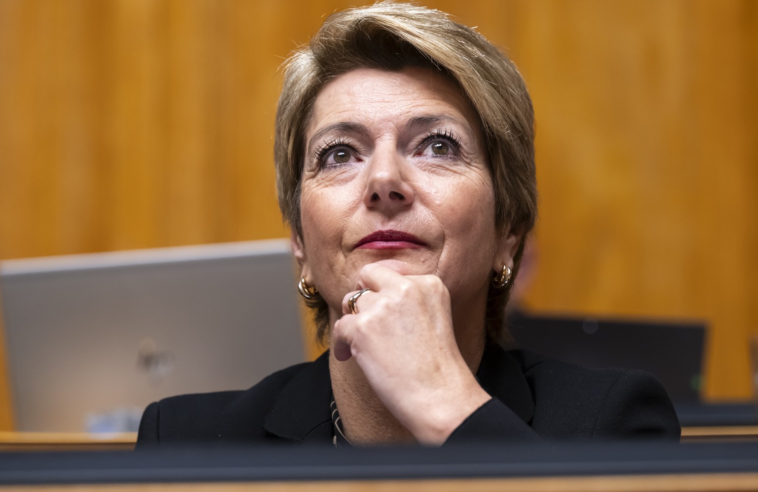 Bundesraetin Karin Keller-Sutter waehrend der Wintersession der Eidgenoessischen Raete, am Mittwoch, 11. Dezember 2024 im Nationalrat in Bern. (KEYSTONE/Anthony Anex)
