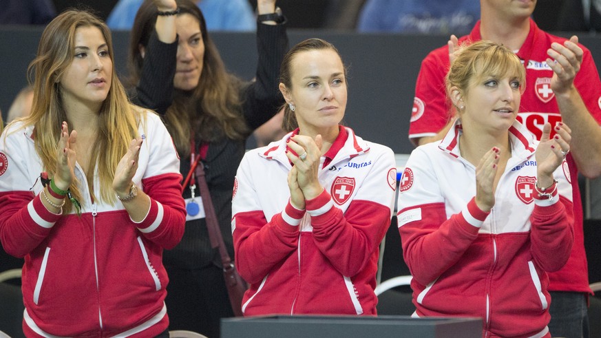 Der verletzten Bencic (links) blieb neben Hingis (Mitte) und Bacsinszky nur die Rolle als Maskottchen.