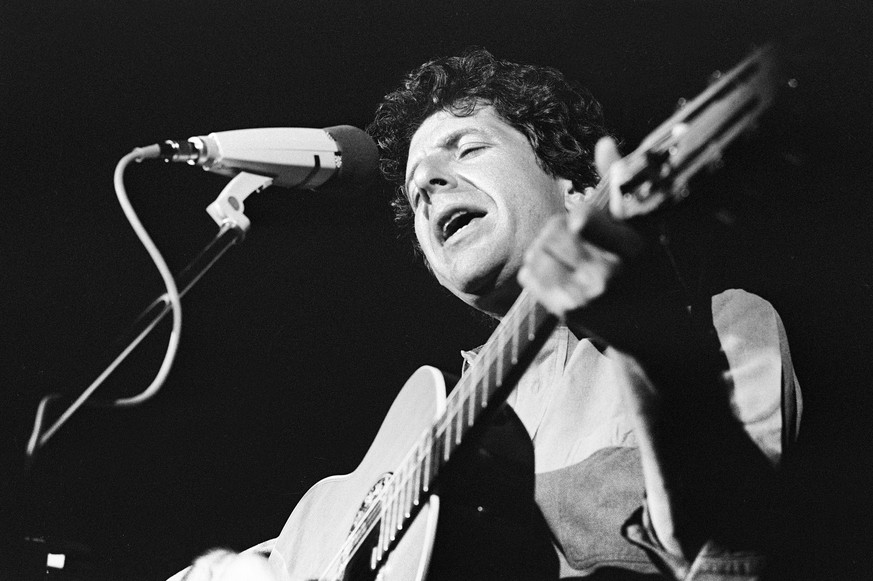 Der kanadische Musiker Leonard Cohen am Montreux Jazz Festival, 1976.