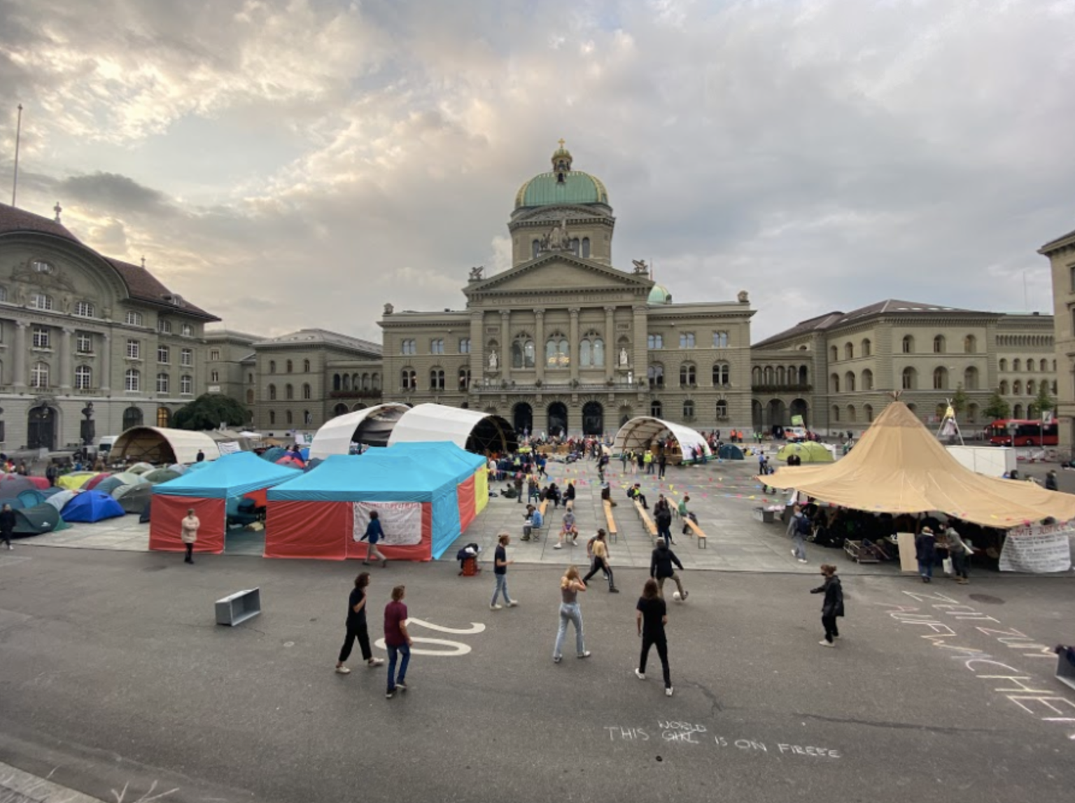 Klimastreiker auf dem Bundesplatz