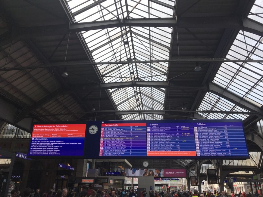 «Einschränkungen im Bahnverkehr»: Am Zürcher HB brauchten die Pendler Geduld.