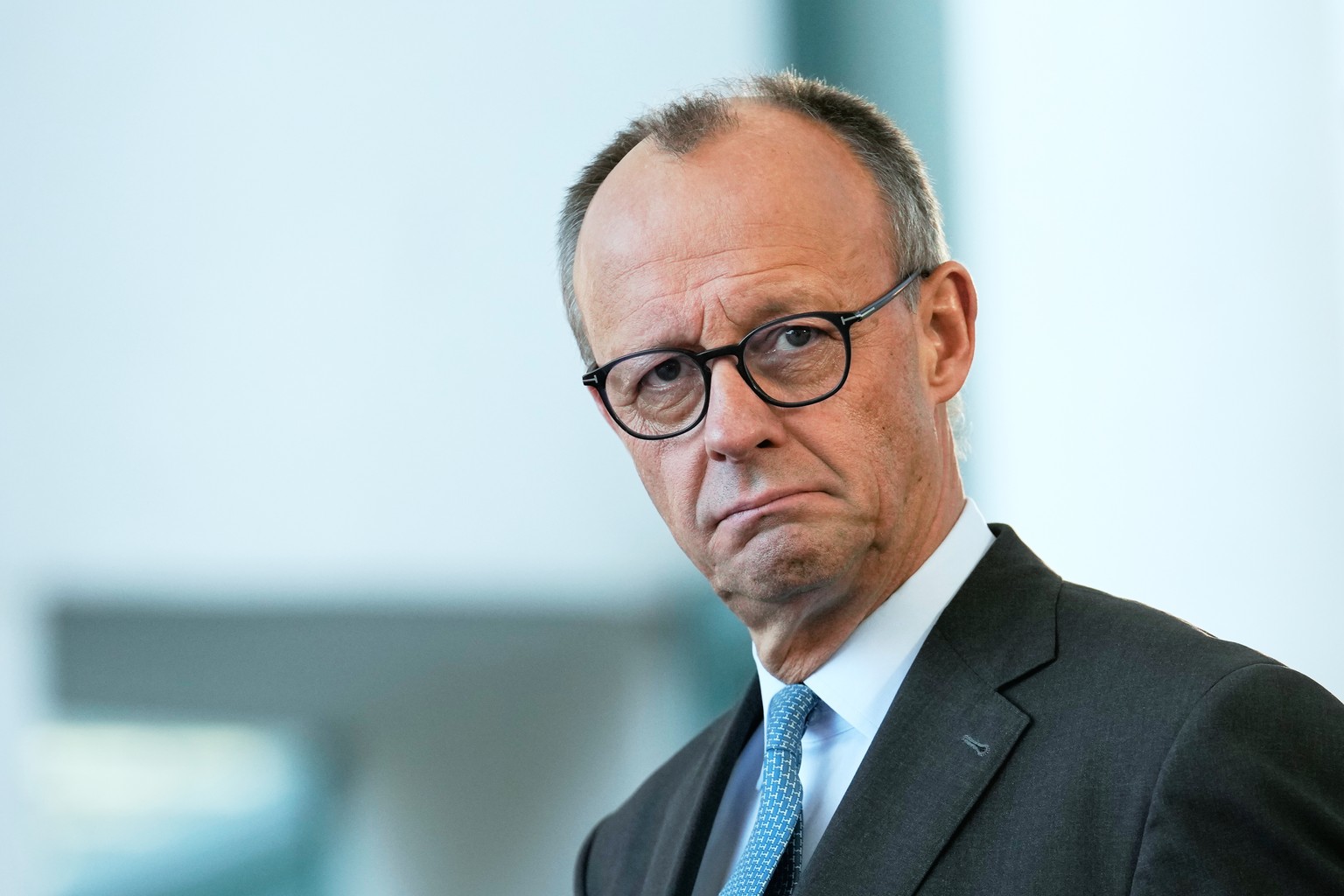German Chancellor Friedrich Merz waits for the arrival of the Prime Minister from Sweden Ulf Kristersson and Sweden&#039;s Crown Princess Victoria, for a meeting at the chancellery in Berlin, Germany, ...