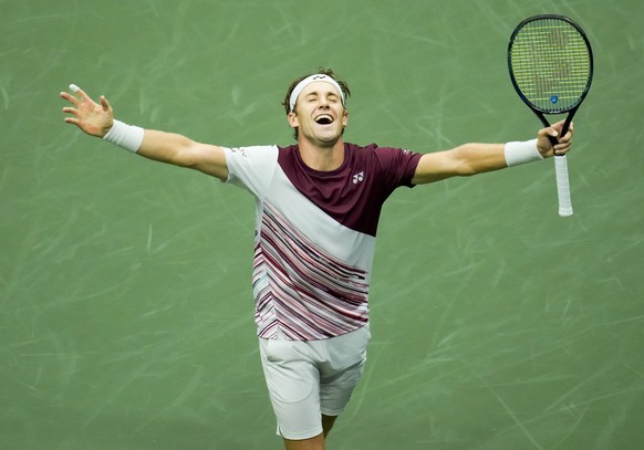 epa10165452 Casper Ruud of Norway reacts to defeating Matteo Berrettini of Italy during their quarterfinals match of the US Open Tennis Championships at the USTA National Tennis Center in the Flushing ...