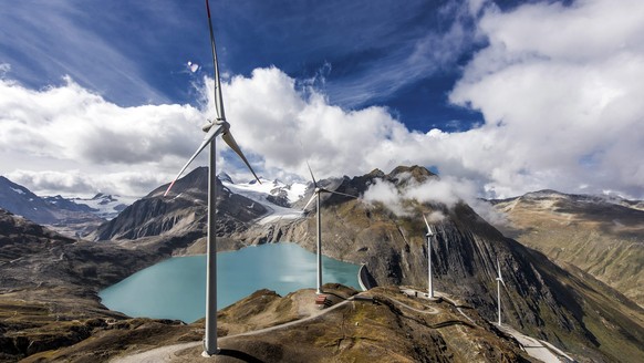 epaselect epa05563682 A photograph made available on 30 September 2016 showing wind turbines at the site of the highest wind park in Europe at the Griessee, near the Nufenenpass in the Swiss south Alp ...