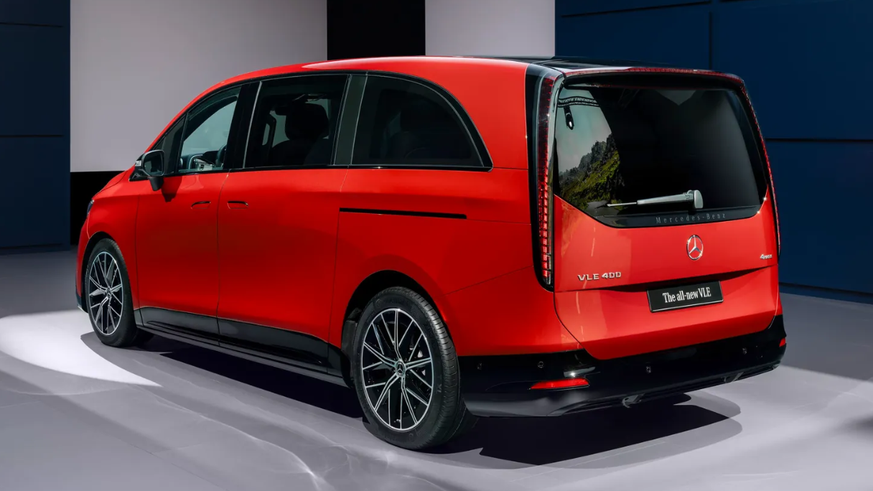 Die Heckscheibe lässt sich separat öffnen. Die beiden elektrischen Schiebetüren haben versenkbare Fenster.