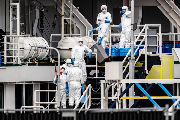 KEYPIX - epa12973148 Staff prepare for the cleaning of the cruise ship MV Hondius after its arrival in the Port of Rotterdam, the Netherlands, 19 May 2026. Upon the arrival of the cruise ship in Rotte ...