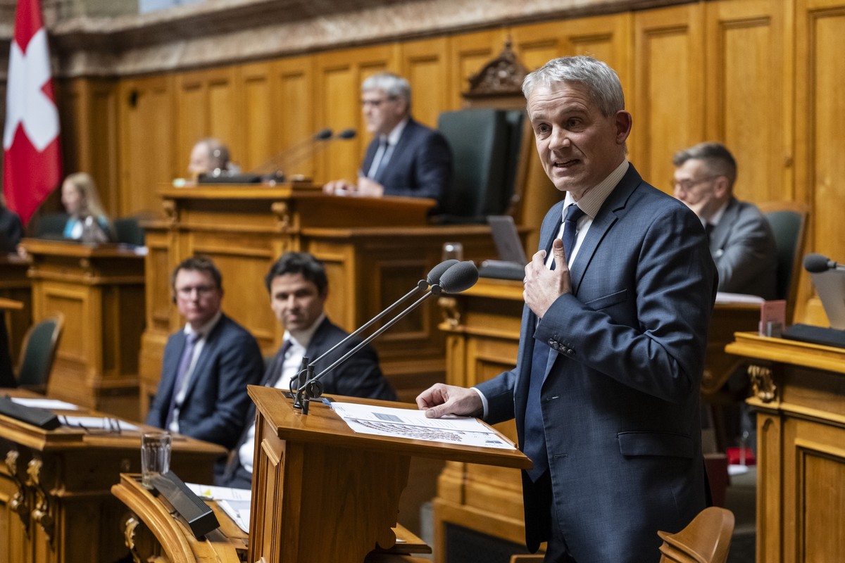 Bundesrat Beat Jans aeussert sich zum Wappenschutzgesetz, an der Wintersession der Eidgenoessischen Raete, am Montag, 2. Dezember 2024 im Nationalrat in Bern. (KEYSTONE/Alessandro della Valle)