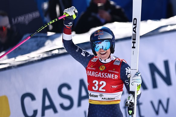 epa11818365 Lindsey Vonn of the USA reacts in the finish area during the Women&#039;s Downhill race at the FIS Alpine Skiing World Cup in St. Anton, Austria, 11 January 2025. EPA/ANNA SZILAGYI