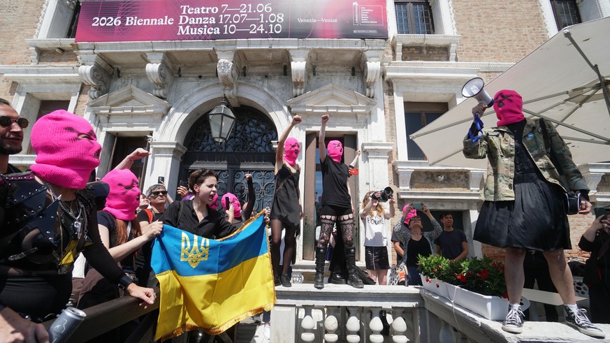 epa12938779 Activists and supporters of the Russian rock band Pussy Riot protest against the opening of the Russian pavilion at the 61st International Art Exhibition (Biennale Arte 61) outside the Bie ...