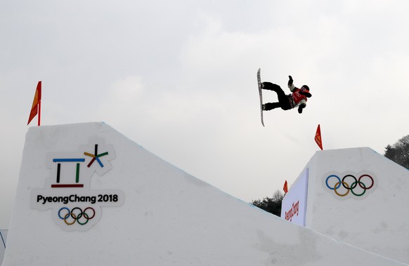 epaselect Mark McMorris of Canada in action during the Men's Snowboard Slopestyle qualification at the Bokwang Phoenix Park during the PyeongChang 2018 Olympic Games, South Korea, 10 February 2018.  EPA/SERGEI ILNITSKY
