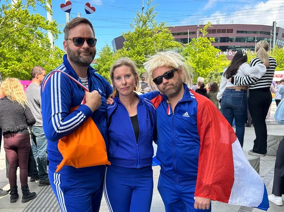 Marines, Nicole und Martin zeigen Flagge für die Niederlande und unterstützen heute Nemo.