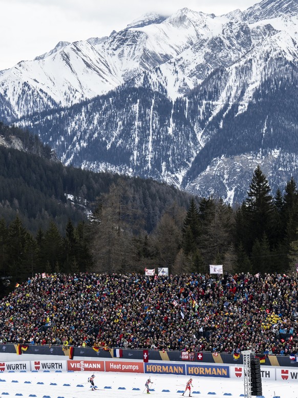 General view during the women?s relay race at the IBU Biathlon World Championships, on Saturday, February 22, 2025, in Lenzerheide, Switzerland. (KEYSTONE/Gian Ehrenzeller)