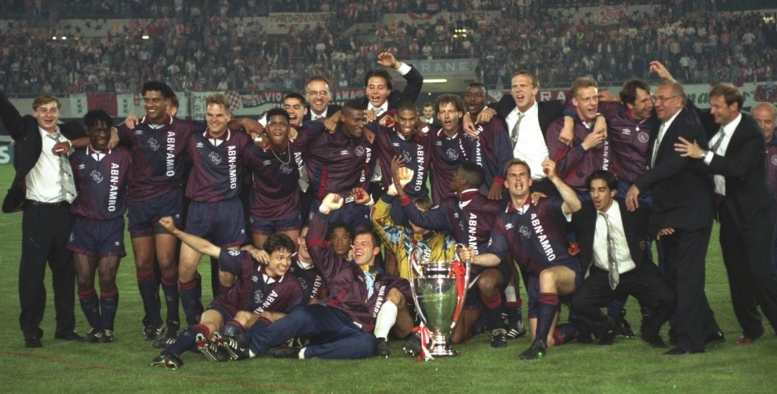 24 May 1995: The Ajax team celebrate with the trophy after their victory in the European Cup Final against AC Milan in Vienna, Austria. Ajax won the match 1-0.
Mandatory Credit: Clive Brunskill/Allspo ...