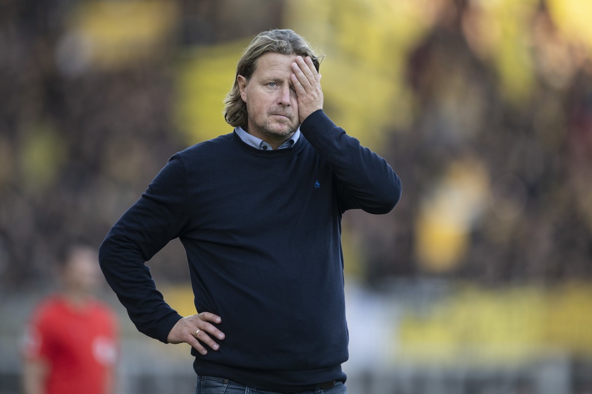 Zuerichs Cheftrainer Bo Henriksen reagiert im Fussball Meisterschaftsspiel der Super League zwischen dem FC Zuerich und den BSC Young Boys im Letzigrund, am Sonntag, 16. Oktober 2022 in Zuerich. (KEYS ...