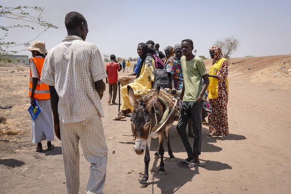 FILE - People cross the border from Sudan to South Sudan at the Joda border crossing in South Sudan, May 16, 2023. The U.N. migration agency says Sudan?s conflict has displaced more than 2 million peo ...
