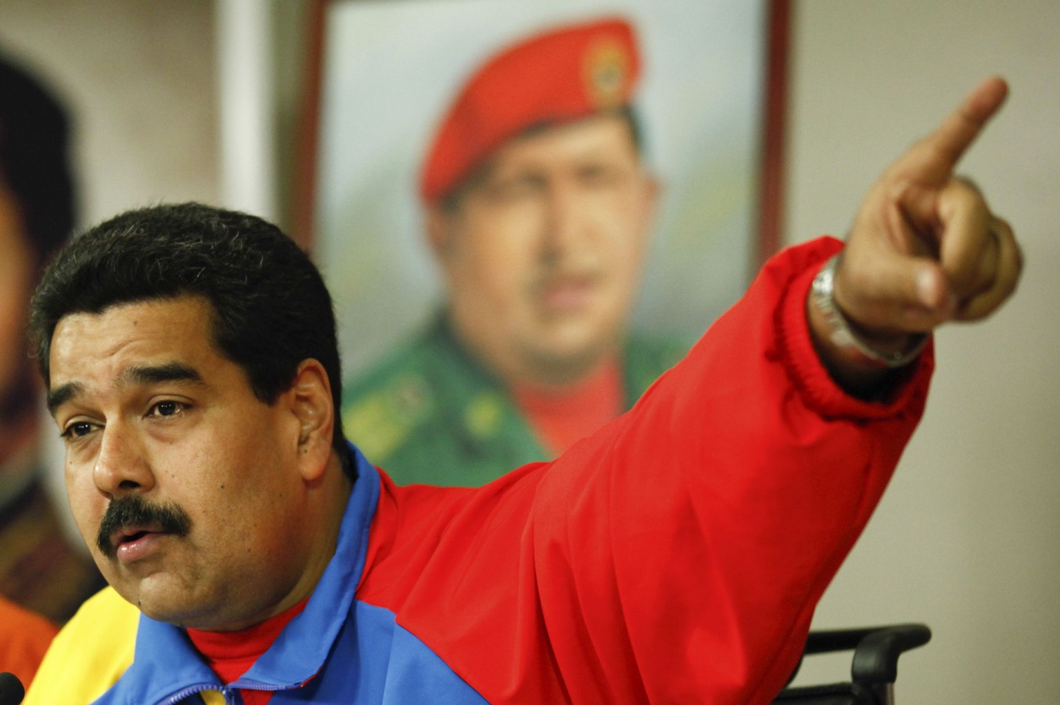 «Raus aus Venezuela»: Maduro droht TV-Sendern.