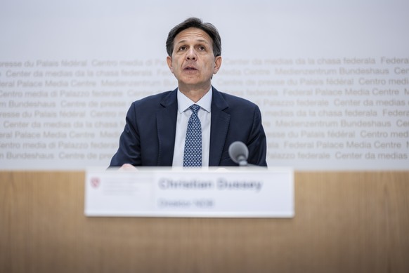 Christian Dussey, Direktor Nachrichtendienst des Bundes NDB, erklaert vor den Medien den Lagebericht Sicherheit Schweiz 2023 des NDB, am Montag, 26. Juni 2023 in Bern. (KEYSTONE/Alessandro della Valle ...