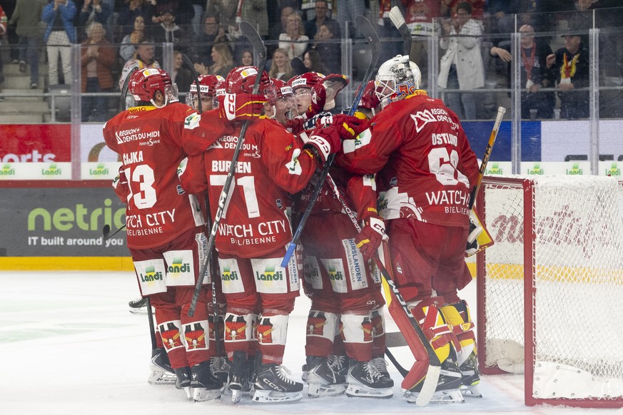 EHC Biel-Bienne, EHCB, Spieler jubeln nach dem Sieg (4-3), im Spiel der Eishockey National League zwischen EHC Biel-Bienne, EHCB, und HC Davos, HCD, vom Samstag, 3. Oktober 2026 in Tissot Arena in Bie ...