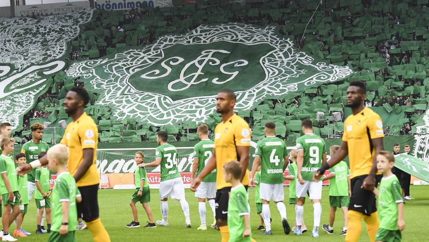 Choreo der St. Galler Fans, beim Fussball Super-League Spiel zwischen dem FC St. Gallen und den BSC Young Boys Bern, am Samstag, 10. August 2019, im Kybunpark in St. Gallen. (KEYSTONE/Gian Ehrenzeller ...