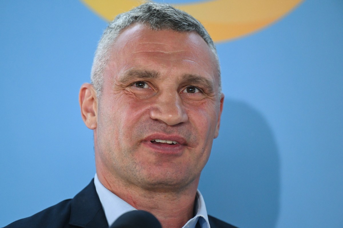 epa13065968 Mayor of Kyiv Vitali Klitschko attends the 'Reconstruction Despite the War - The Future Being Created Today' panel during the second day of the Ukraine Recovery Conference (URC 2 ...
