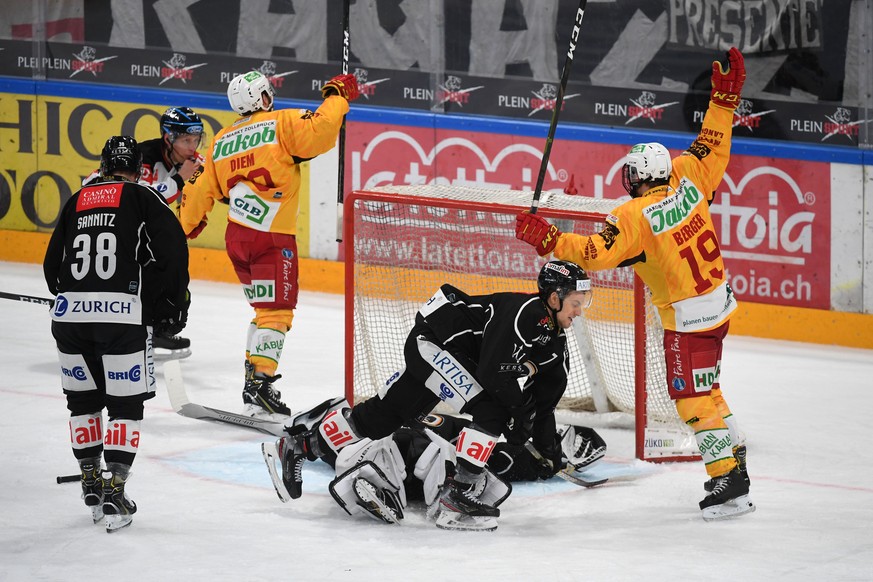 Tiger ?s player Nolan Diem, left, and Tiger ?s player Pascal Berger celebrate the 1-1 during the preliminary round game of National League A (NLA) Swiss Championship 2019/20 between HC Lugano and SCL  ...
