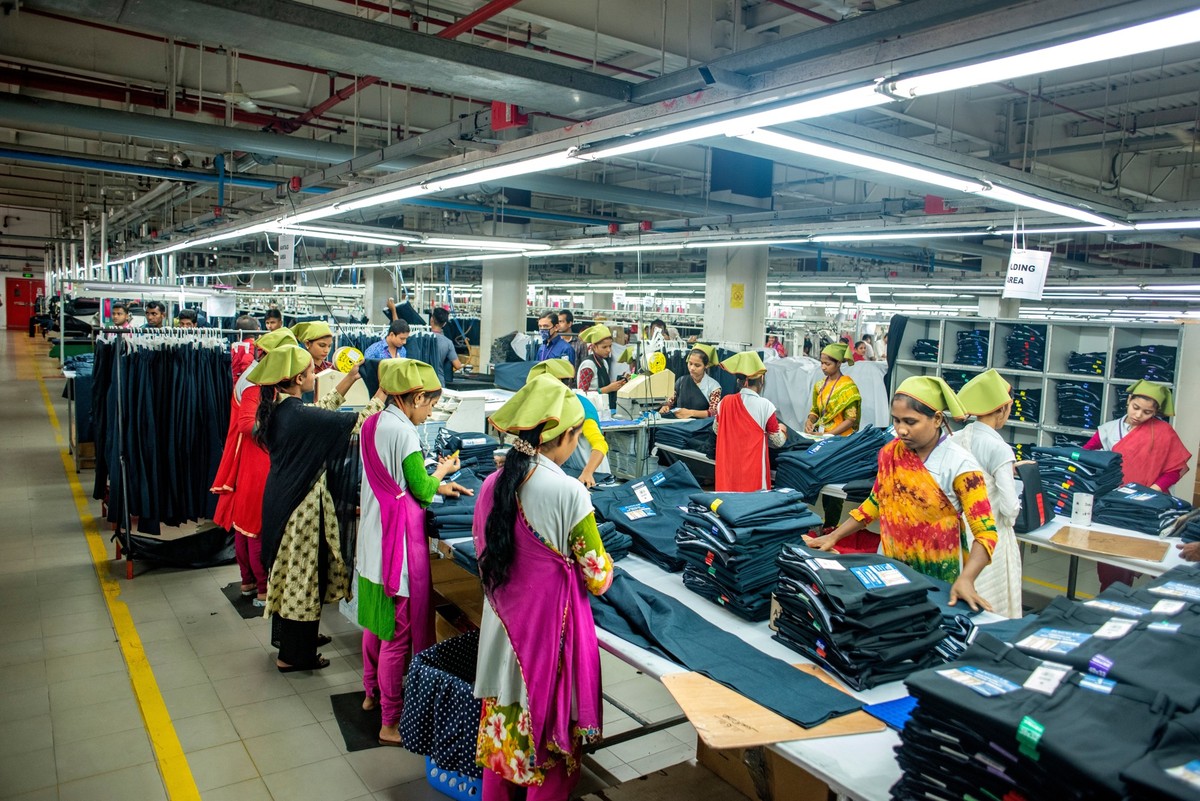 Public Eye wirft mit einem neuen Bericht ein Schlaglicht auf die T-Shirt-Produktion in Bangladesch.