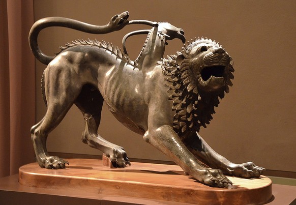 Die etruskische Chimäre von Arezzo 
Von Carole Raddato from FRANKFURT, Germany - The Chimera of Arezzo, c. 400 BC, found in Arezzo, an ancient Etruscan and Roman city in Tuscany, Museo Archeologico Na ...