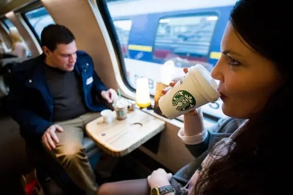 2013 lancierten die SBB Starbucks-Zugwaggons.