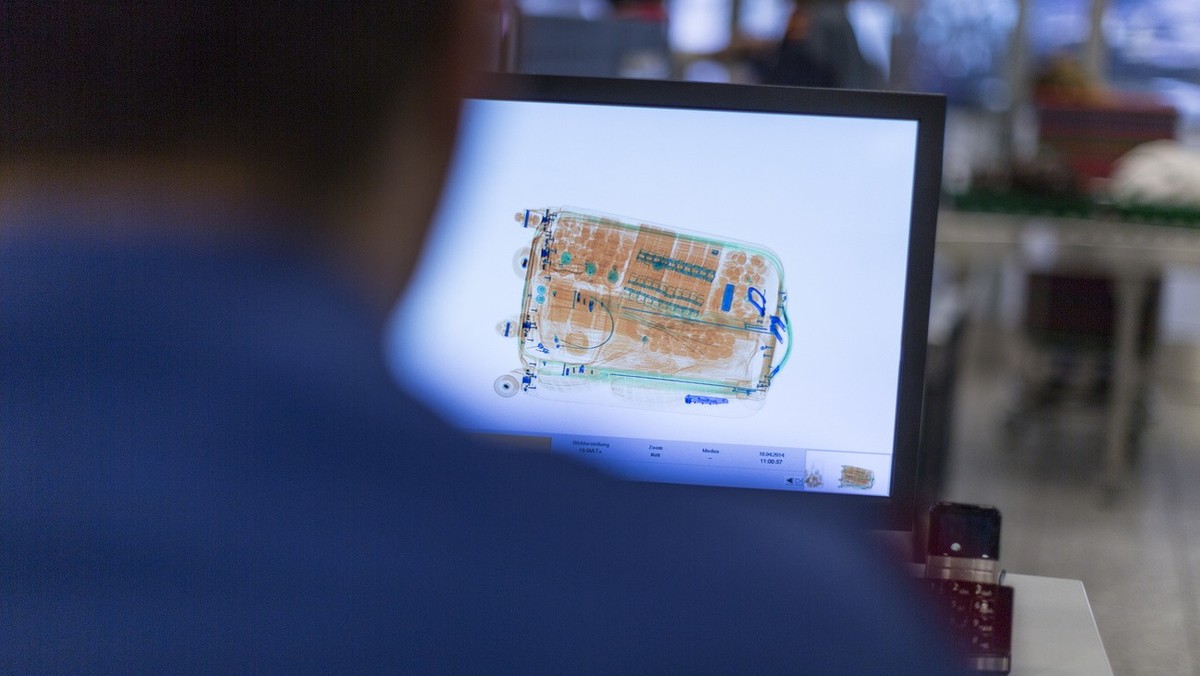 L'aéroport de Zurich-Kloten va se doter d'une technologie révolutionnaire pour le contrôle des bagages à main. Dans l'avion, deux litres de liquide bientôt! L'aéroport de Zurich a  ...