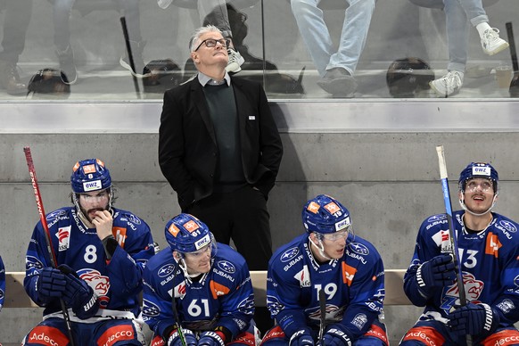 ZSC Coach Marc Crawford beim Eishockey-Qualifikationsspiel der National League zwischen den ZSC Lions und dem HC Ambri Piotta in der Swiss Life Arena in Zuerich am Sonntag, 5. Februar 2023. (KEYSTONE/ ...