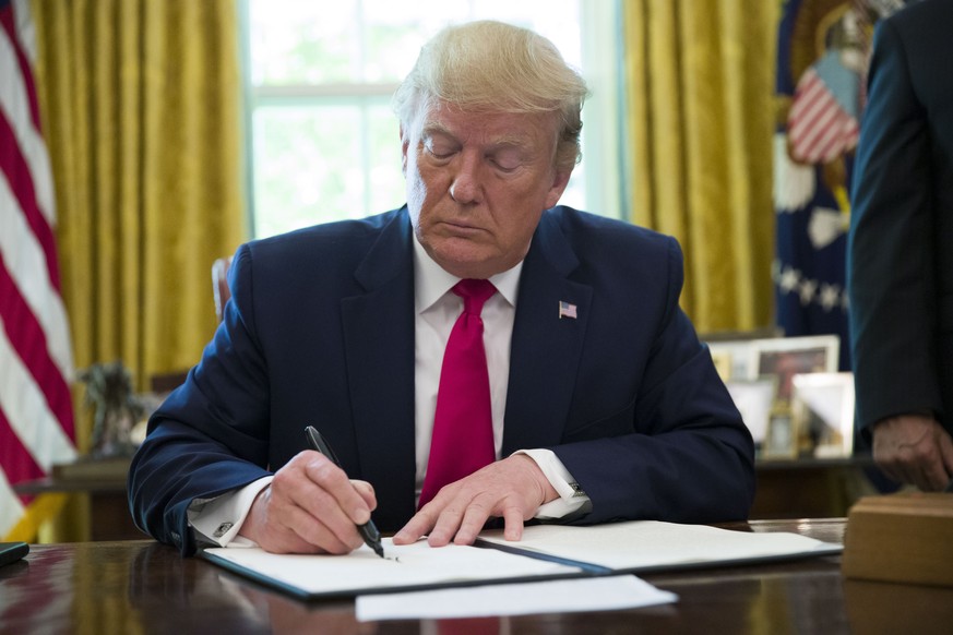 President Donald Trump signs an executive order to increase sanctions on Iran, in the Oval Office of the White House, Monday, June 24, 2019, in Washington. (AP Photo/Alex Brandon)
Donald Trump