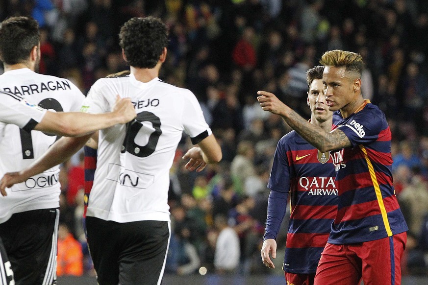 «Ich verdiene zehn Mal mehr als du!», soll Neymar noch gesagt haben, nachdem er Barragan (l.) eine Watsche verpasst hat.
