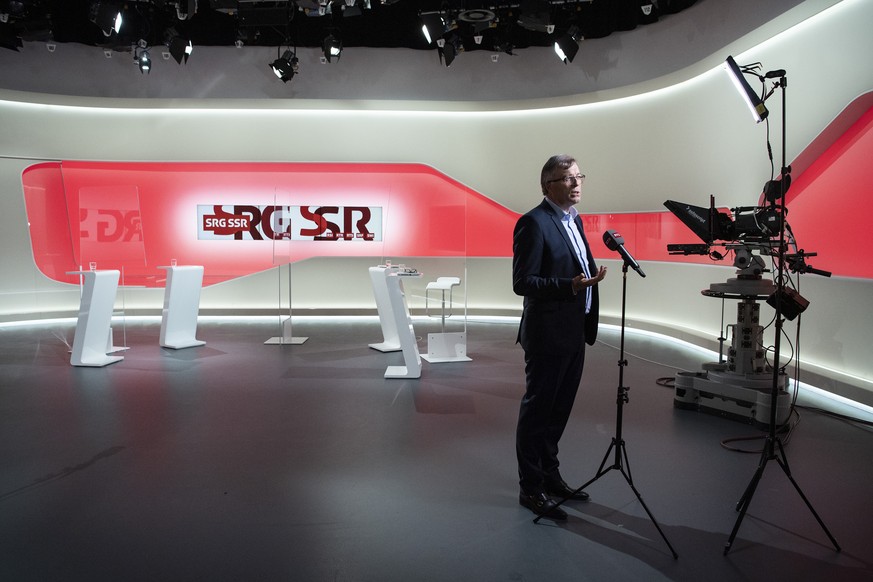 Jean Michel Cina, Verwaltungsratspraesident der SRG spricht an einer Medienkonferenz, am Freitag, 16. April 2021, in Bern. Die Leitung der SRG nimmt Stellung zu Belaestigungsvorwuerfen vom November 20 ...