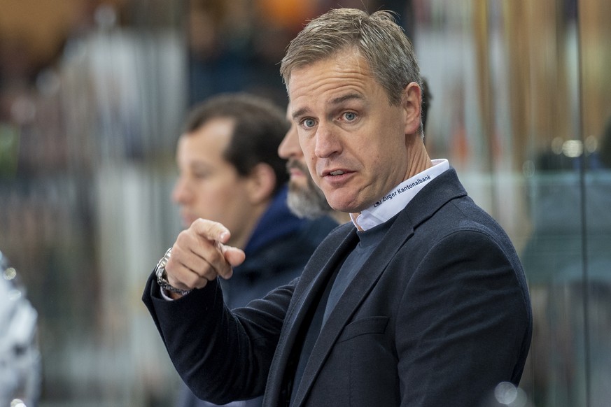 Zugs Head Coach Dan Tangnes, waehrend dem Meisterschaftsspiel der National League, zwischen den SCL Tigers und dem EV Zug, am Dienstag 28. September 2021, im Ilfisstadion in Langnau. (KEYSTONE/Marcel  ...