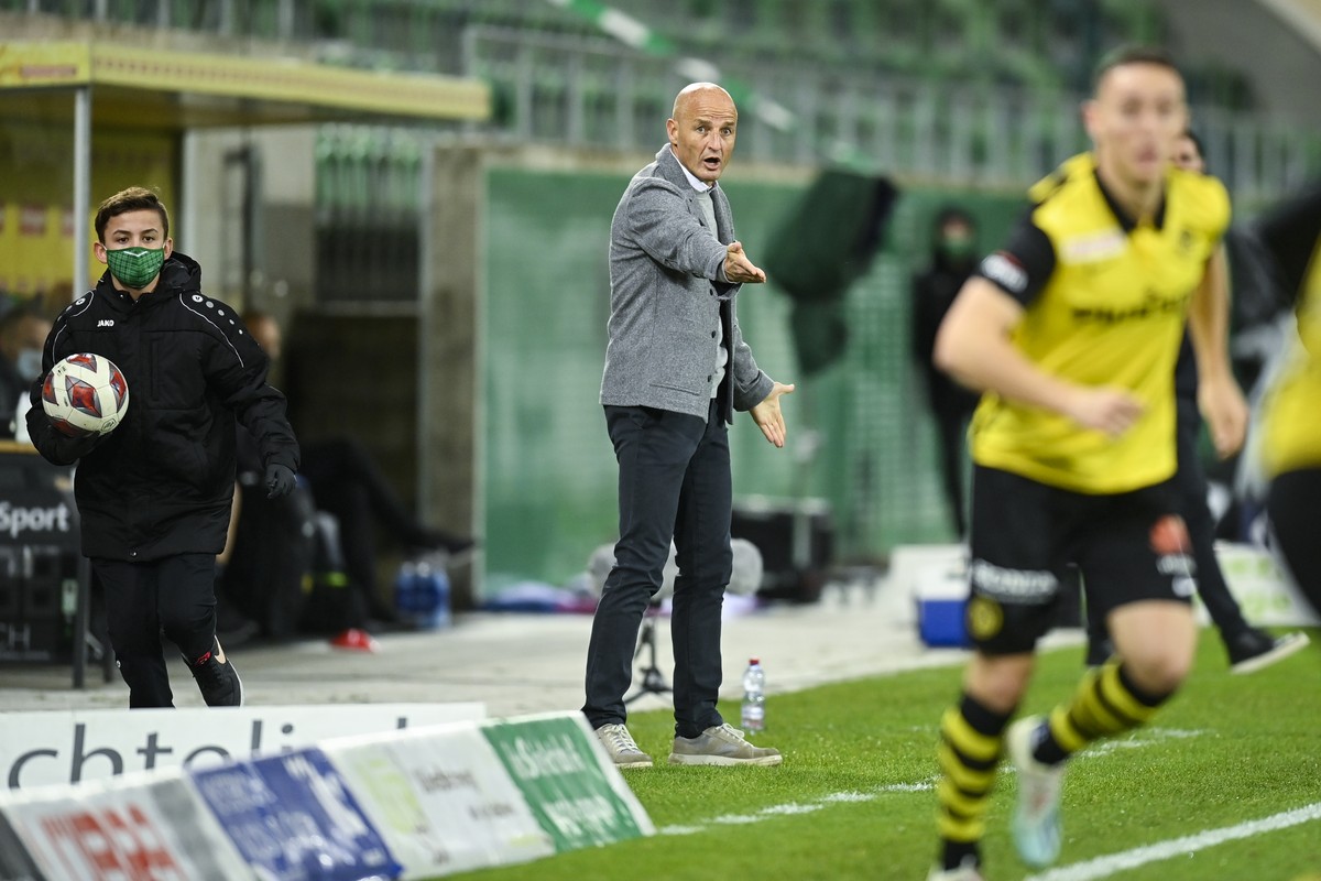 St. Gallens Trainer Peter Zeidler im Fussball Super League Spiel zwischen dem FC St. Gallen und den BSC Young Boys, am Dienstag, 22. Dezember 2020, im Kybunpark in St. Gallen. (KEYSTONE/Gian Ehrenzell ...