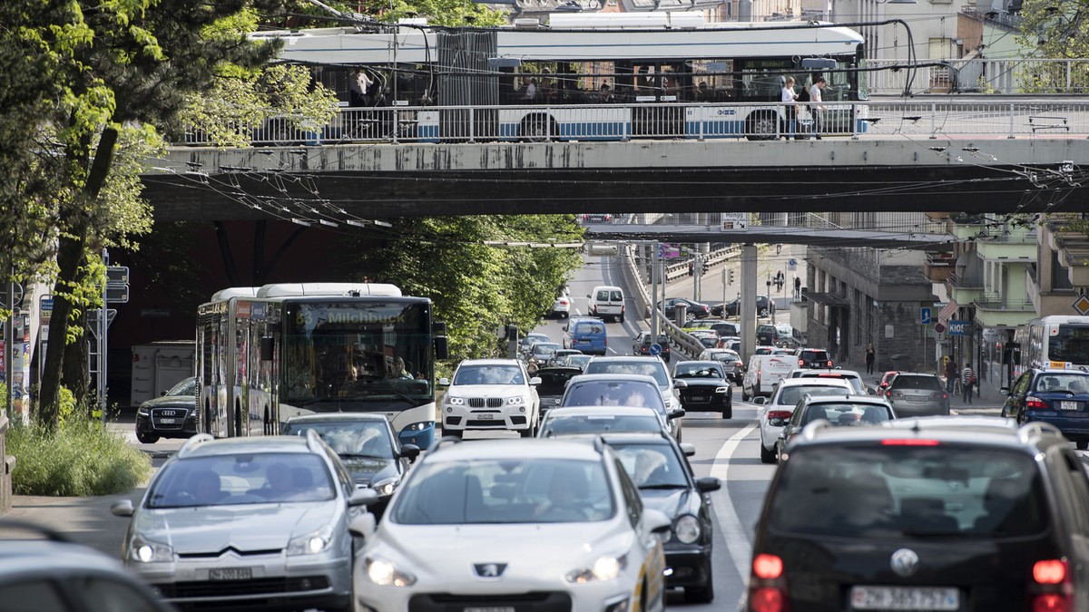 Nach-Bremsman-vver-Schl-gerei-im-Milchbucktunnel