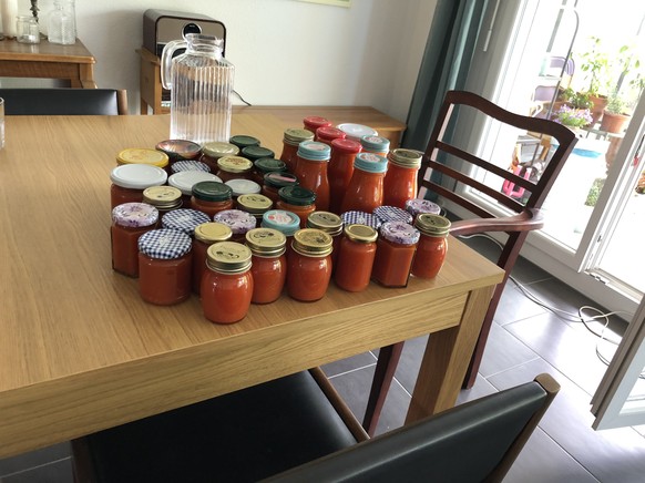Pasta mit Tomatensauce? OK, wir müssen kurz reden.
Keine Ahnung wie es genau gemacht wurde, aber dank meiner Freundin habe ich ab sofort genug davon.