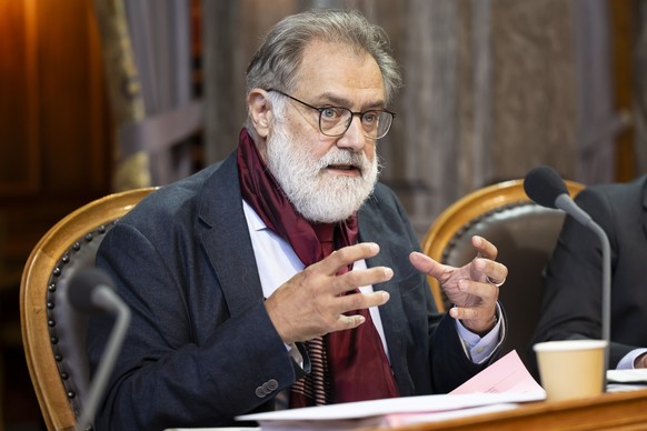 Staenderat Carlo Sommaruga, SP-GE, spricht in der Debatte &quot;24.092 Wahrung der schweizerischen Neutralitaet (Neutralitaetsinitiative)? waehrend der Sommersession der Eidgenoessischen Raete, am Don ...