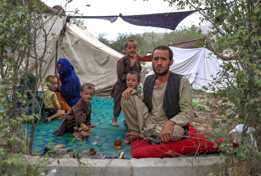 epa09414583 Internally displaced families from northern provinces, who fled from their homes due to the fighting between Taliban and Afghan security forces, take shelter in a public park in Kabul, Afg ...