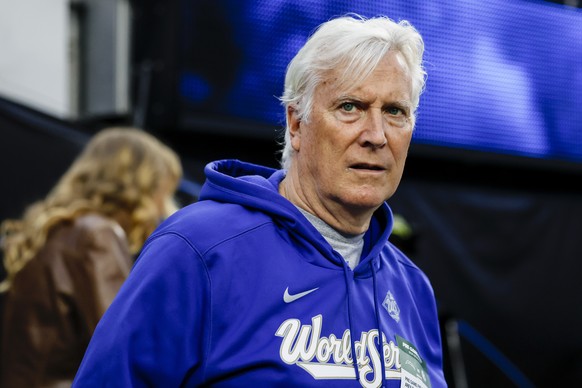 epa12515299 Los Angeles Dodgers owner Mark Walter walks on onto the field ahead of the NFL American Football game between the Pittsburgh Steelers and the Los Angeles Chargers in Inglewood, California, ...