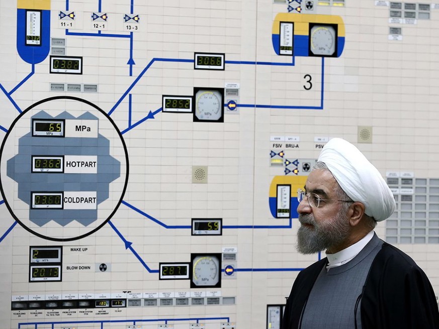 Der iranische Präsident Hassan Ruhani beim Besuch einer Atomanlage in Bushehr. (Archivbild)