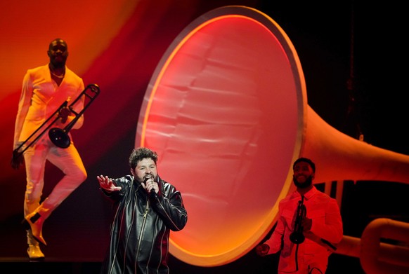 epa09217359 James Newman from the United Kingdom with the song &#039;Embers&#039; performs during the dress rehearsal for the Grand Final of the 65th annual Eurovision Song Contest (ESC) at the Rotter ...