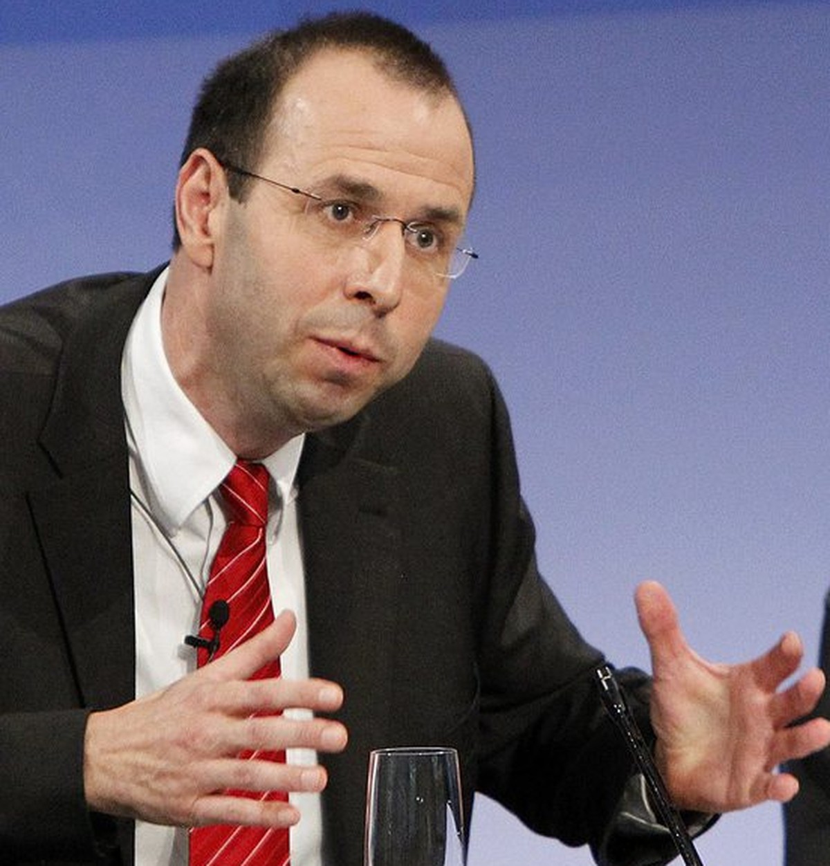 Tobias Straumann ist Wirtschaftshistoriker und lehrt an den Universitäten Zürich und Basel. Sein Spezialgebiet ist die schweizerische Finanz- und Währungsgeschichte.&nbsp;