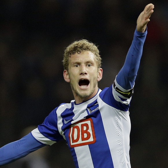 ARCHIV - ZU FABIAN LUSTENBERGERS WECHSEL VON HERTHA BERLIN ZU DEN BERNER YOUNG BOYS, STELLEN WIR IHNEN FOLGENDES BILDMATERIAL ZUR VERFUEGUNG - Berlin's Fabian Lustenberger from Switzerland shouts ...