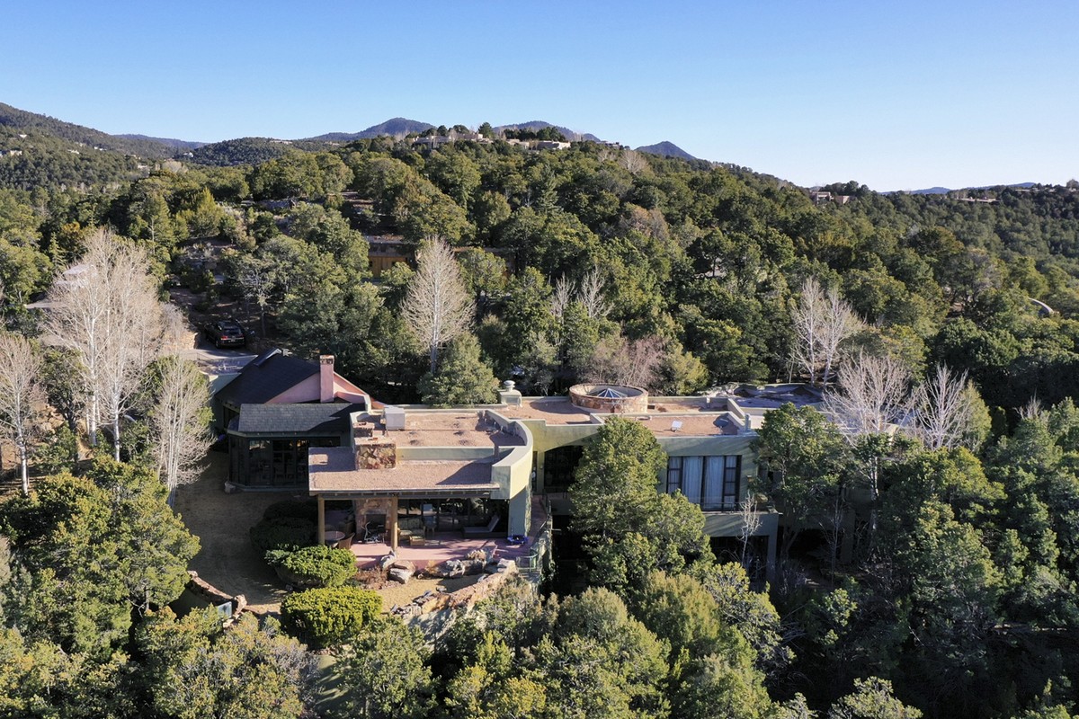 The house owned by actor Gene Hackman and his wife Betsy Arakawa stands Thursday, Feb. 27, 2025, in Santa Fe, N.M. (AP Photo/Roberto E. Rosales)
Gene Hackman