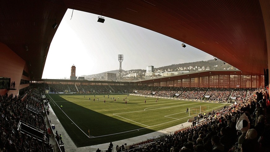 Une vue du nouveau stade de la Maladiere, durant le match de la la ceremonie d&#039; inauguration du nouveau stade de la Maladiere a Neuchatel, ce dimanche 18 fevrier 2007. Le match inaugural de chall ...