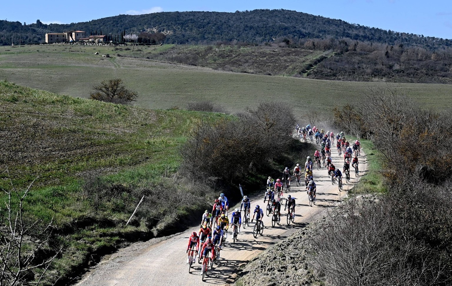 The pack of riders pictured in action during the men s elite race of the Strade Bianche one day cycling race 184km from and to Siena, Italy, Saturday 04 March 2023. DIRKxWAEM PUBLICATIONxNOTxINxBELxFR ...