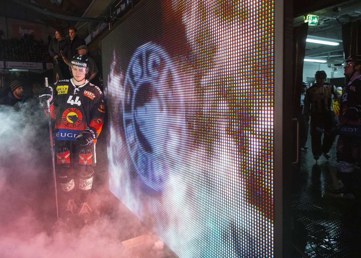 Berns Andre Heim kommt aufs Eis vor dem Eishockey Meisterschaftsspiel der National League zwischen dem SC Bern und dem Lausanne HC, am Sonntag, 23. Dezember 2018, in der PostFinance Arena in Bern. (KE ...