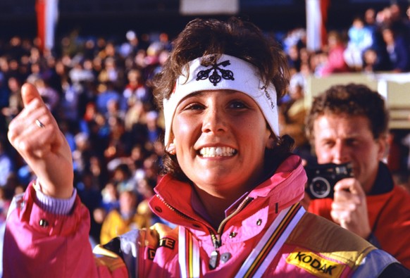 Ski WM 1987, Abfahrt Damen: Maria WALLISER (SUI) SKI ALPIN SAISON 86/87 WM 1987 Crans Montana Abfahrt Damen 01.02.1987 Maria WALLISER (SUI) jubelt ueber ihren Weltmeistertitel. Crans Montana Schweiz * ...