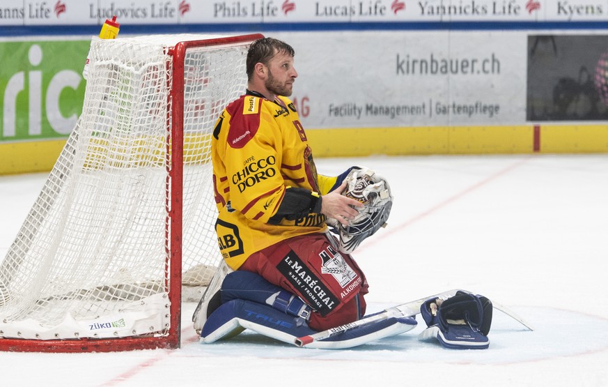 Langnaus Torhueter Robert Mayer reagiert im Eishockeyspiel der National League zwischen den ZSC Lions und SCL Tigers am Sonntag, 31. Oktober 2021, im Zuercher Hallenstadion. (KEYSTONE/Ennio Leanza)